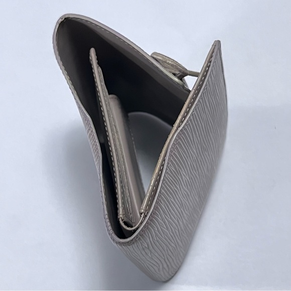 LOUIS Vuitton Elastic Epi Wallet - Picture 3 of 16